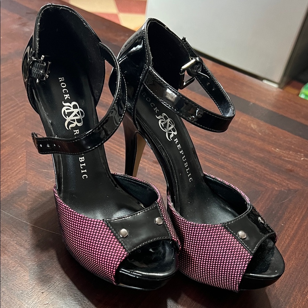 Rock & Republic Black and Pink Open-Toe Heels